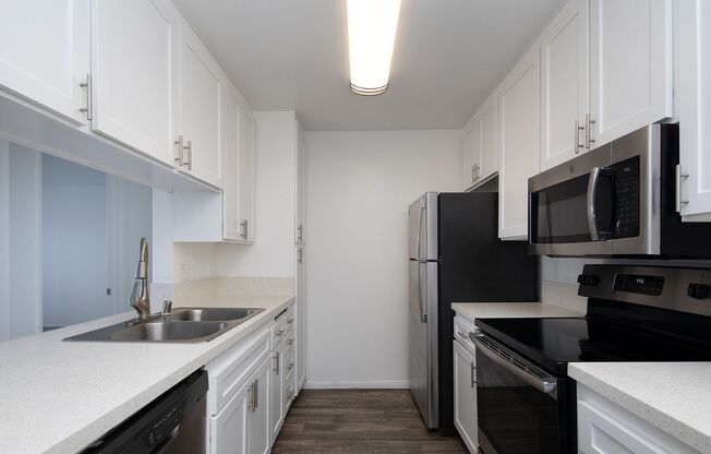 2 beds, 2 baths, 954 sqft, $2,695, Unit 321