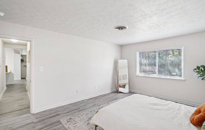 3 beds, 2 baths, 1,275 sqft, $1,749, Unit 12G