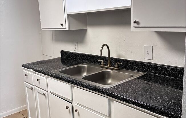 2 beds, 1 bath, 953 sqft, $1,399, Unit 565