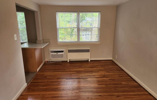 2 beds, 1 bath, 897 sqft, $2,305, Unit G-17