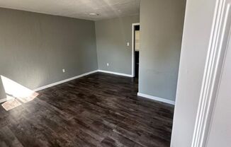 2 beds, 1 bath, $700