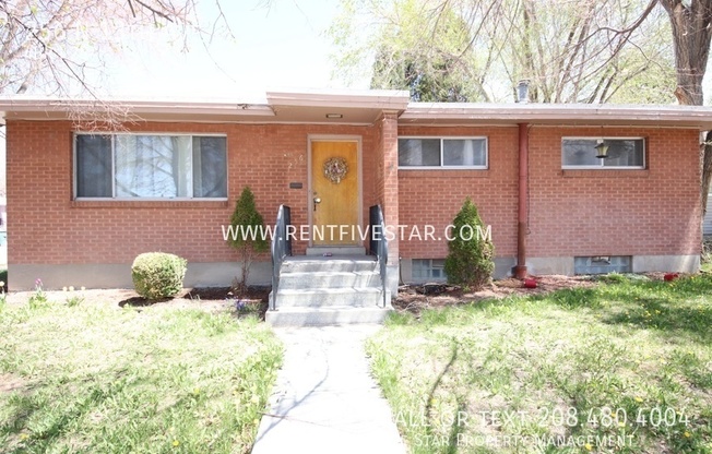 256 N 13 AVE