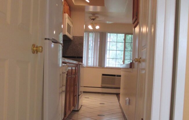 1 bed, 1 bath, $1,695, Unit 660-302