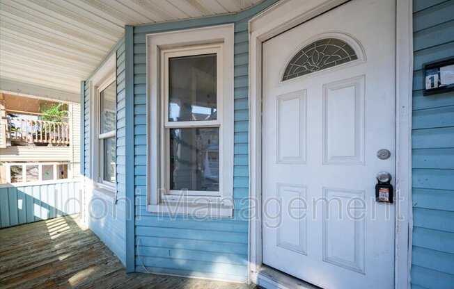 33 GILES ST