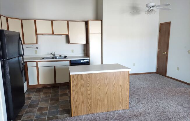 2 beds, 1 bath, $900, Unit Apt. 2