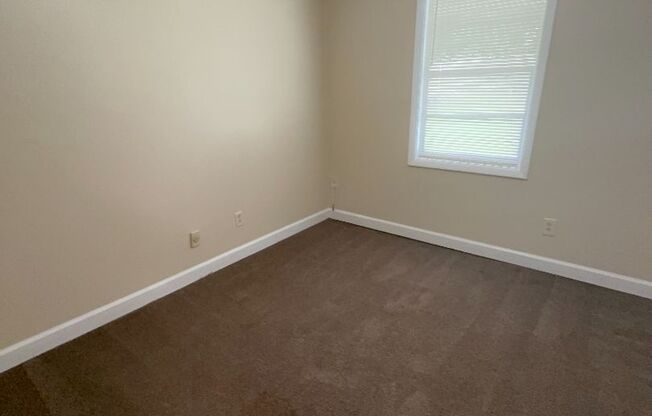 3 beds, 1 bath, $875