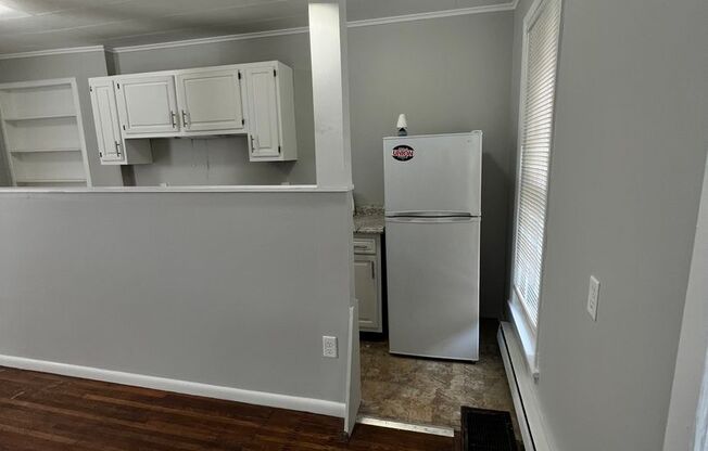 1 bed, 1 bath, 600 sqft, $975, Unit 32-04 Tracy