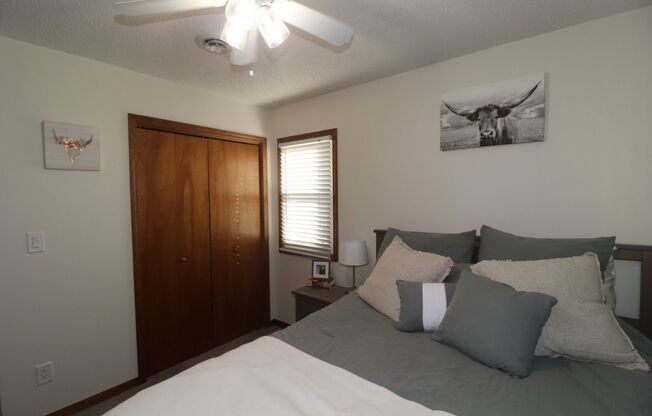 3 beds, 2 baths, $1,650