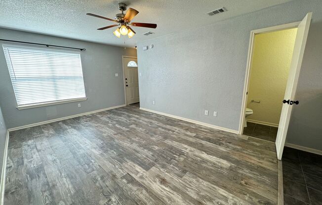 2 beds, 1.5 baths, 930 sqft, $1,000, Unit Unit B