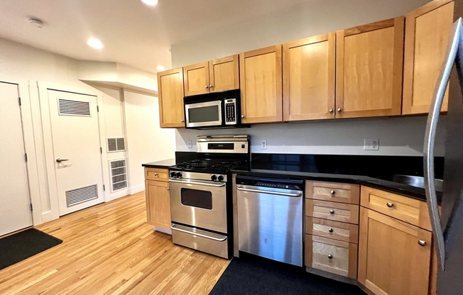 2 beds, 1.5 baths, 1,374 sqft, $4,500, Unit 15