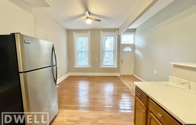 1152 W 17 ST