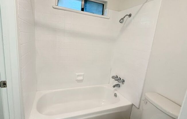 1 bed, 1 bath, 700 sqft, $1,585, Unit 46
