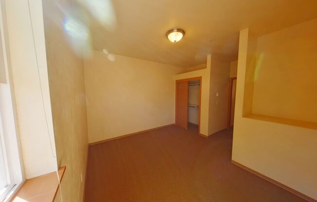 2 beds, 1 bath, $1,600, Unit 557 East 17th Ave #3