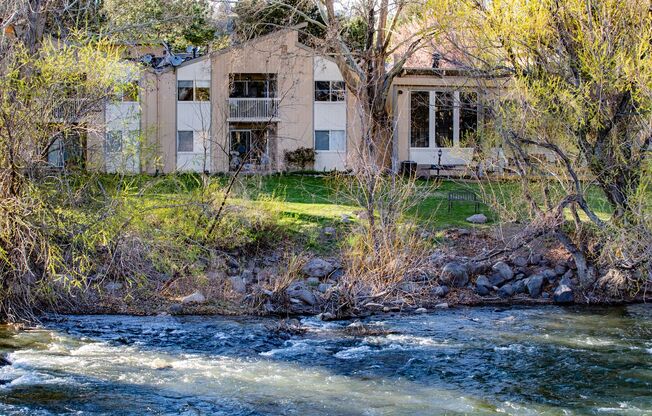 Truckee Riverfront Condo: 2BR, 2BA, Fireplace, Balcony!