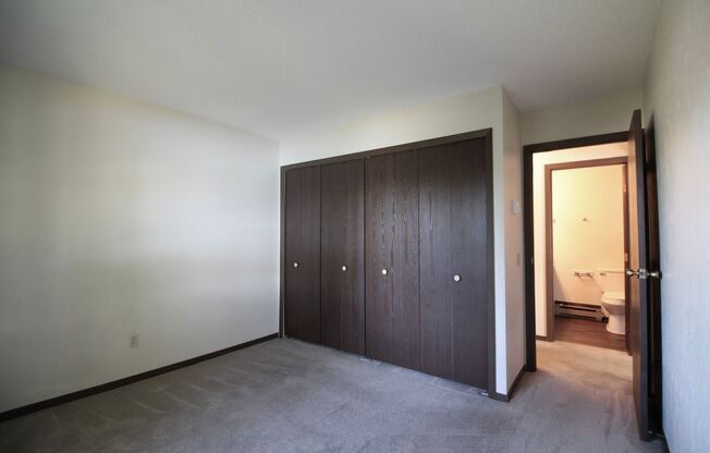 2 beds, 1 bath, $950, Unit Unit 7