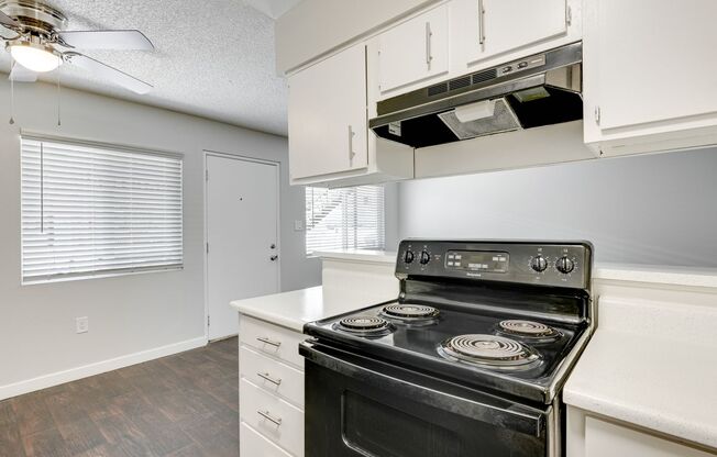 2 beds, 1 bath, $1,150, Unit A-0