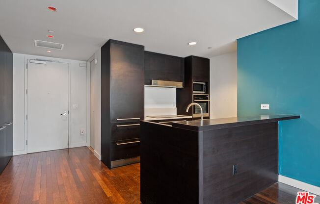 1 bed, 2 baths, 1,220 sqft, $4,500, Unit 11H