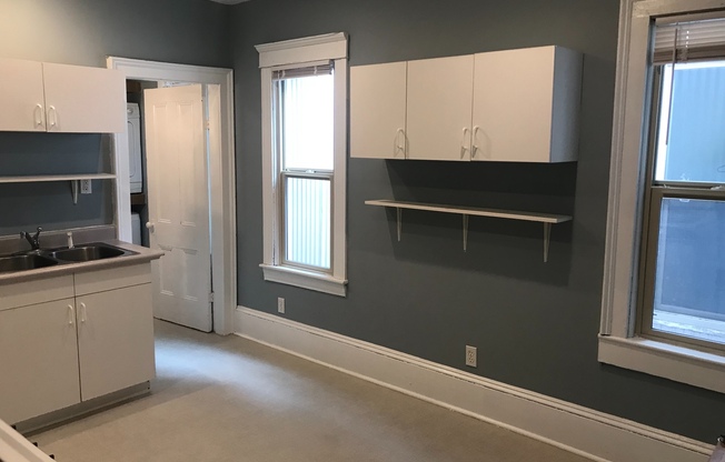 2 beds, 1 bath, $2,195