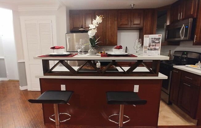 2 beds, 2 baths, 910 sqft, $2,895, Unit 406