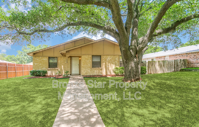 1429 WHITEHALL DR