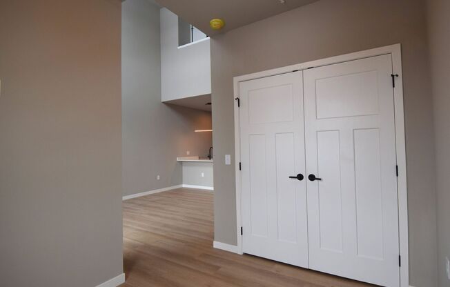 1 bed, 1 bath, 816 sqft, $1,970, Unit 5604-407