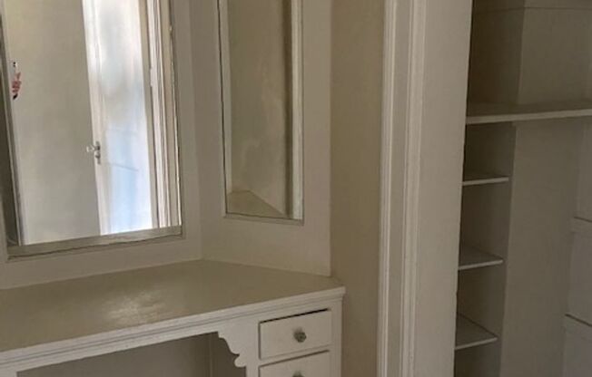 Studio, 1 bath, 300 sqft, $850, Unit 703