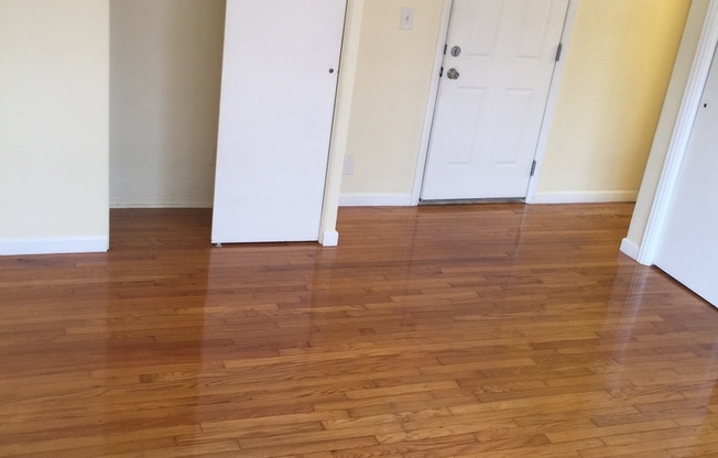 Studio, 1 bath, 500 sqft, $1,749, Unit 9