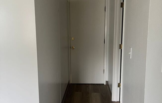 Studio, 1 bath, 476 sqft, $950, Unit 16