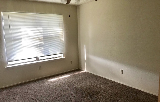 2 beds, 1 bath, 762 sqft, $750, Unit B