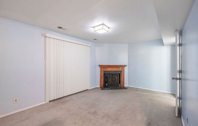 Lovely 3 BR/2 BA Townhome in Pasadena!