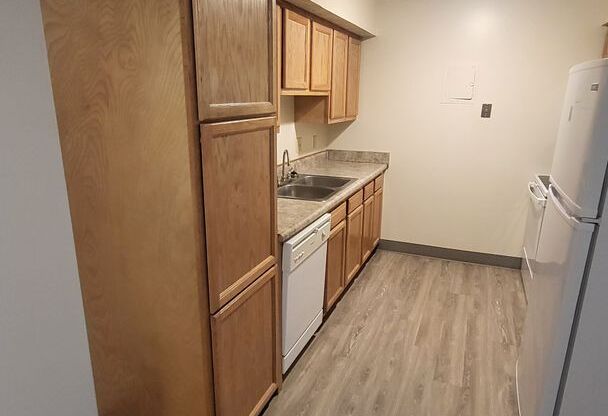 1 bed, 1 bath, 850 sqft, $990, Unit 7-712