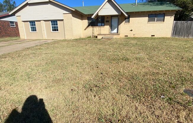 5 BED HOUSE in MOORE