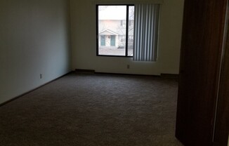 2 beds, 1 bath, $900, Unit 619-4