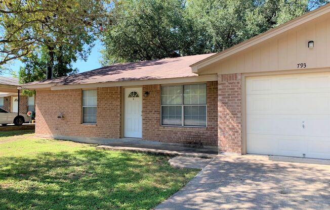 Walk to Torrey Park,  Live Minutes from Historic Gruene! 2/1/1 Duplex with Refrigerator Included / NBISD