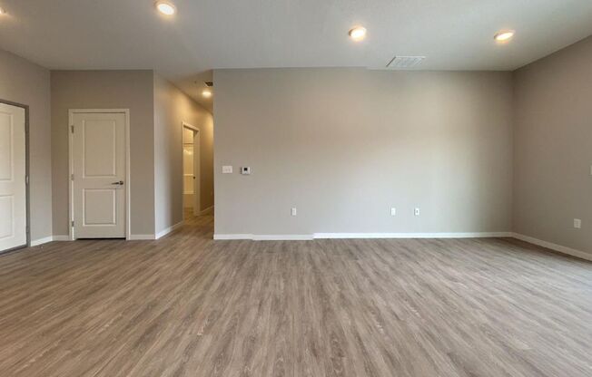3 beds, 2 baths, 1,250 sqft, $2,599, Unit 4 - 327