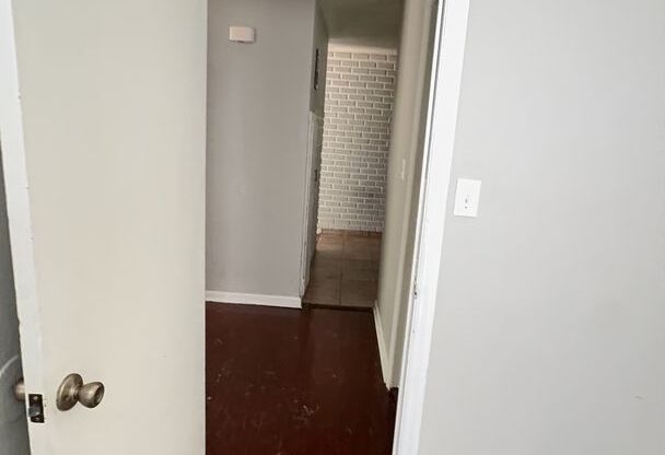 2 beds, 1 bath, $795