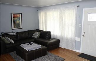 3 beds, 1 bath, $2,600