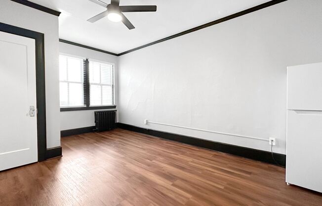 Studio, 1 bath, 299 sqft, $985, Unit 17