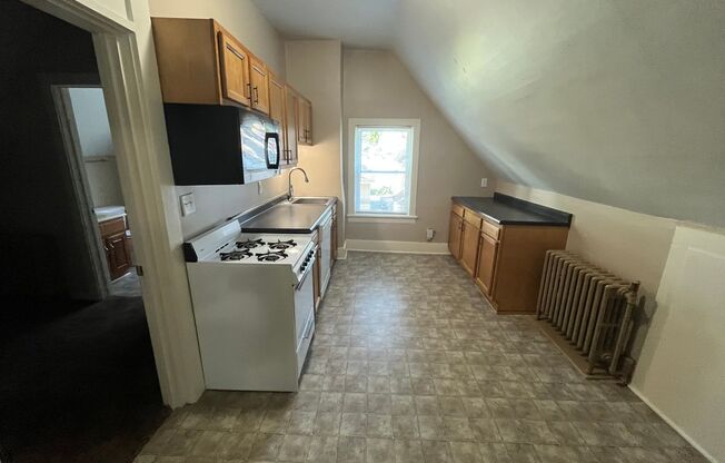 1 bed, 1 bath, 477 sqft, $610, Unit Apt 4