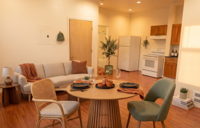 3644 Woodland Park Apartments are located in Wallingford