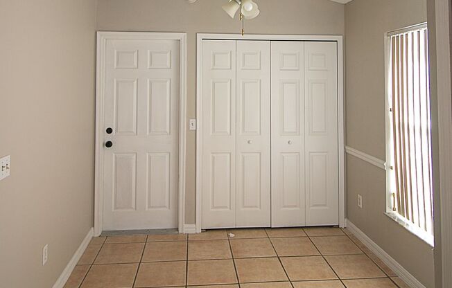 Spacious Home Near UCF!!! Available Now!!