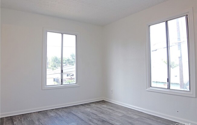4055 WALL ST