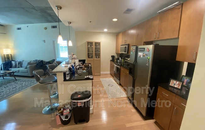 950 W Peachtree St
