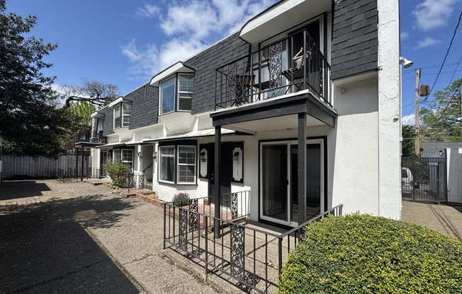 1115 W 6 AVE