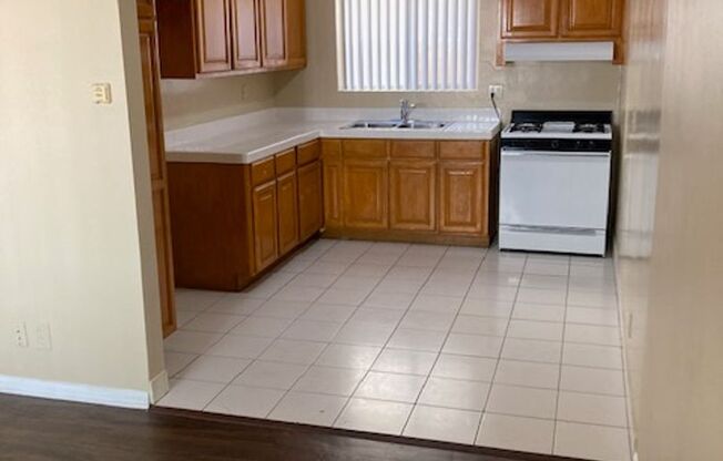 2 beds, 1 bath, $2,000, Unit 1