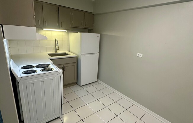 2349 W JARVIS AVE