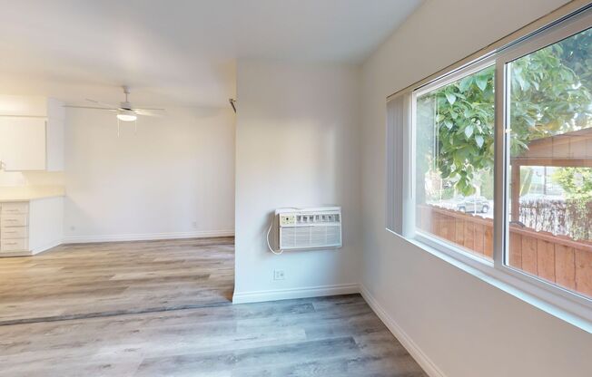 The Regal Villa Apts...Gorgeous Newly Remodeled 2 Bedroom.. Prime Location! CALL NOW!