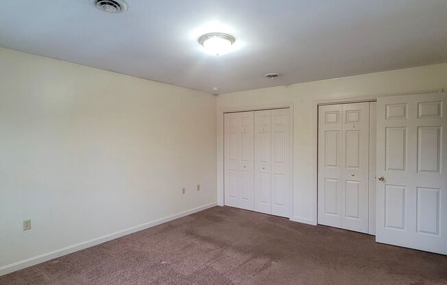 2 beds, 1 bath, $1,100, Unit R504 unit 3