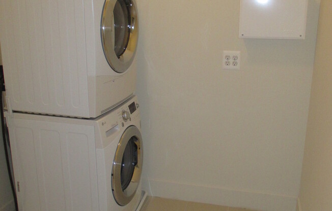 Studio, 1 bath, 640 sqft, $849, Unit 401