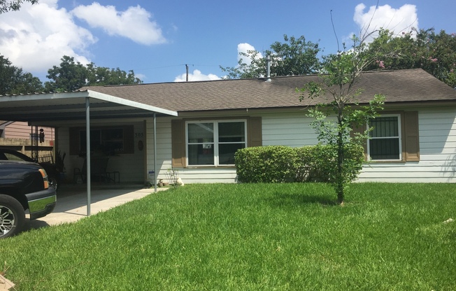 3 beds, 1 bath, $1,100